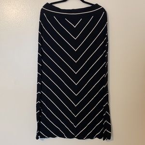 ava & viv 🖤 b&w chevron maxi skirt